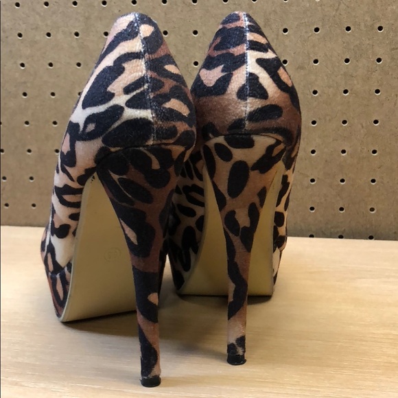 Charles Albert Leopard Print Platform Heels sz 6.5 - Picture 8 of 8